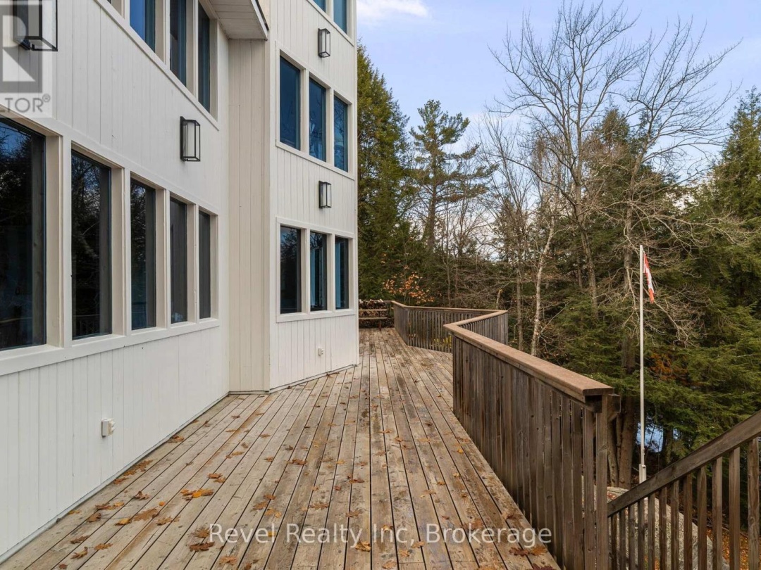 75 SILVER POINT DRIVE, Silver Lake
