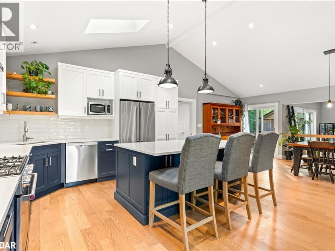 2656 WESTSHORE Crescent, 