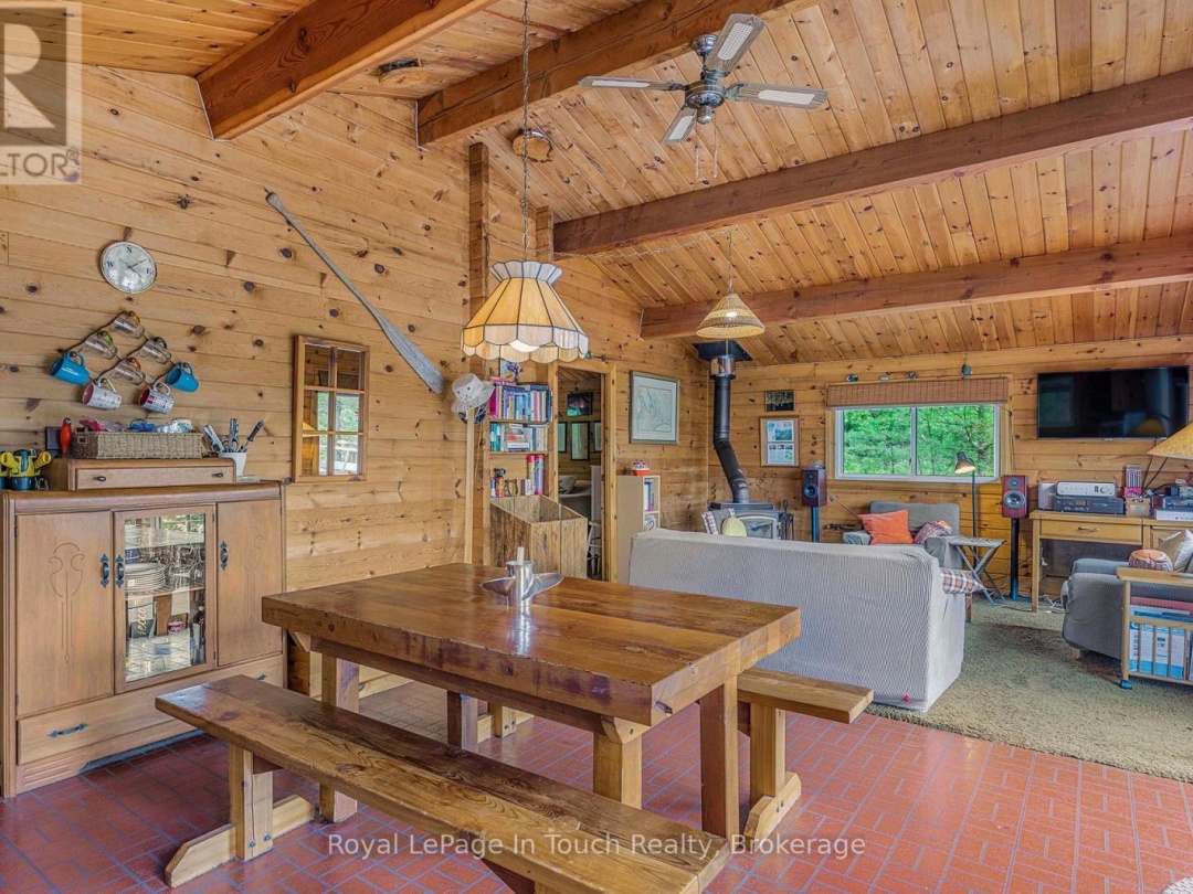 B207-10 WAHSOUNE ISLAND, Georgian Bay