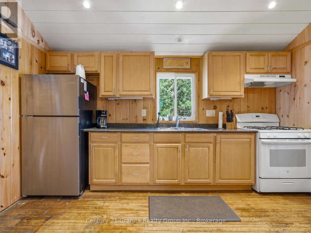 1035 HARVEST MOON LANE, Halls Lake