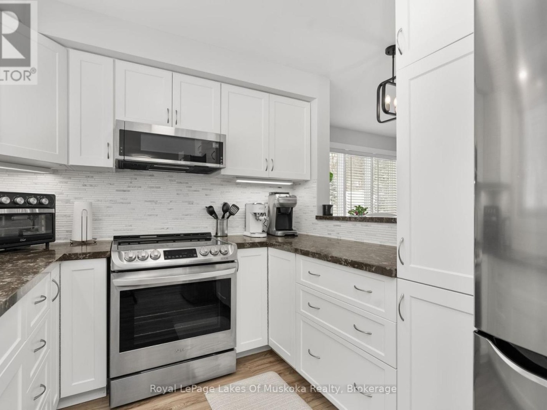 4 - 1551 HIDDEN VALLEY ROAD, Peninsula Lake