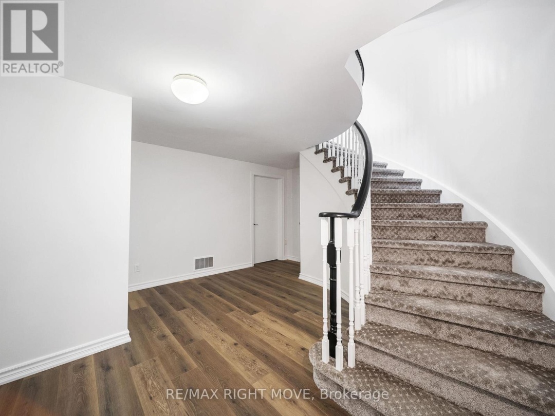 1998 VOYAGEUR CIRCLE, Severn