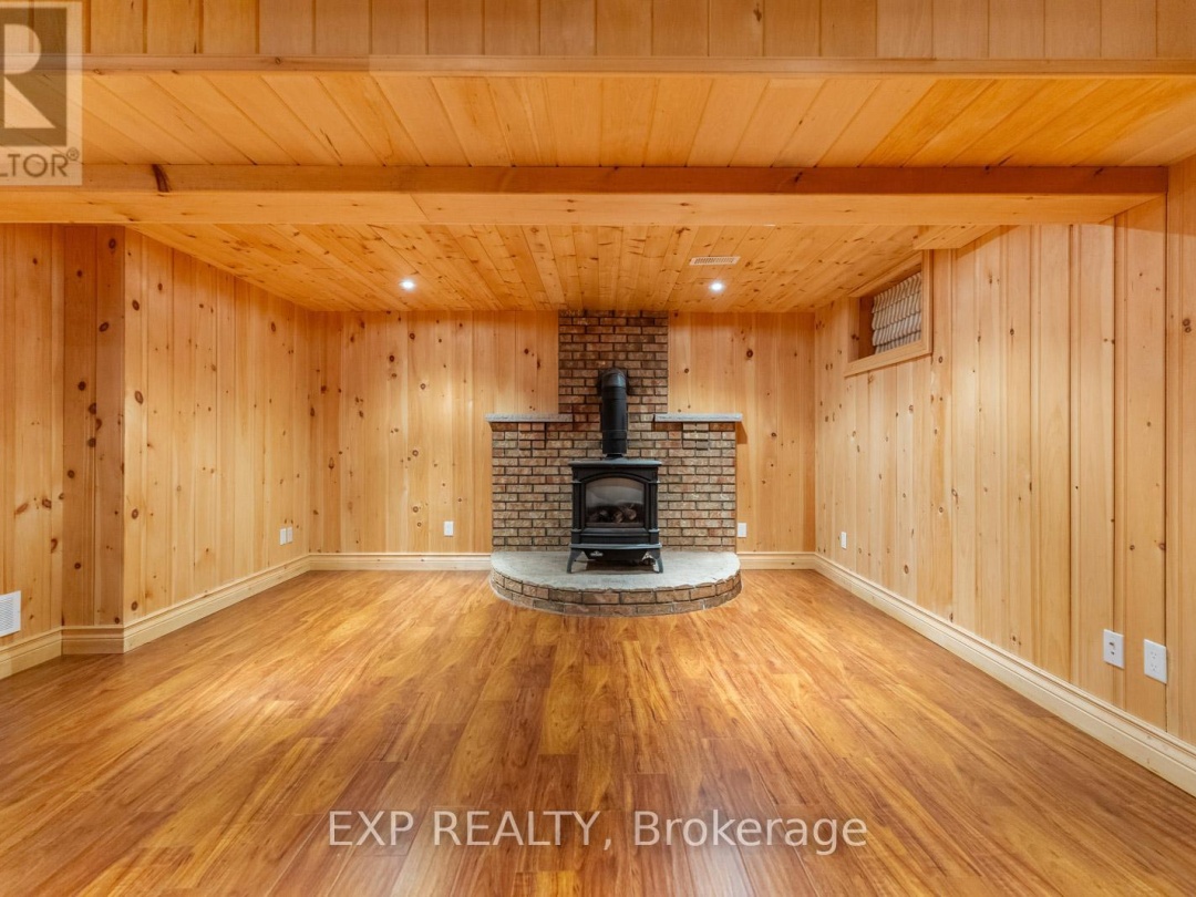 201 AVERY POINT ROAD, Dalrymple Lake