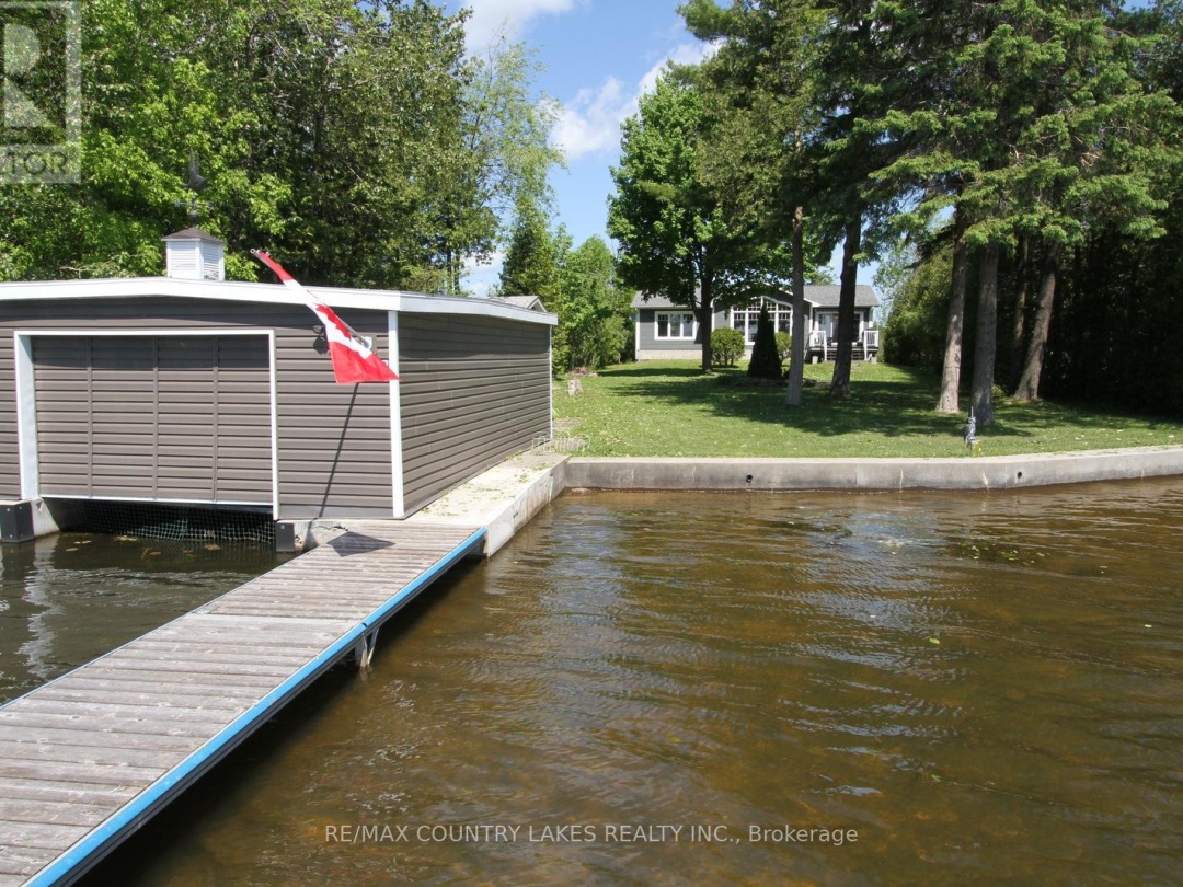 275 MCGUIRE BEACH ROAD, Canal Lake