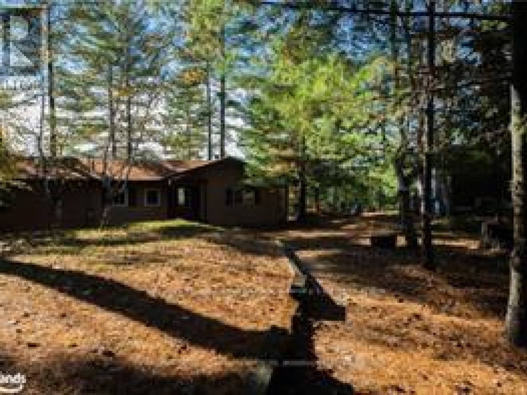7 & 9 EAST POINT DRIVE, Manitouwabing Lake
