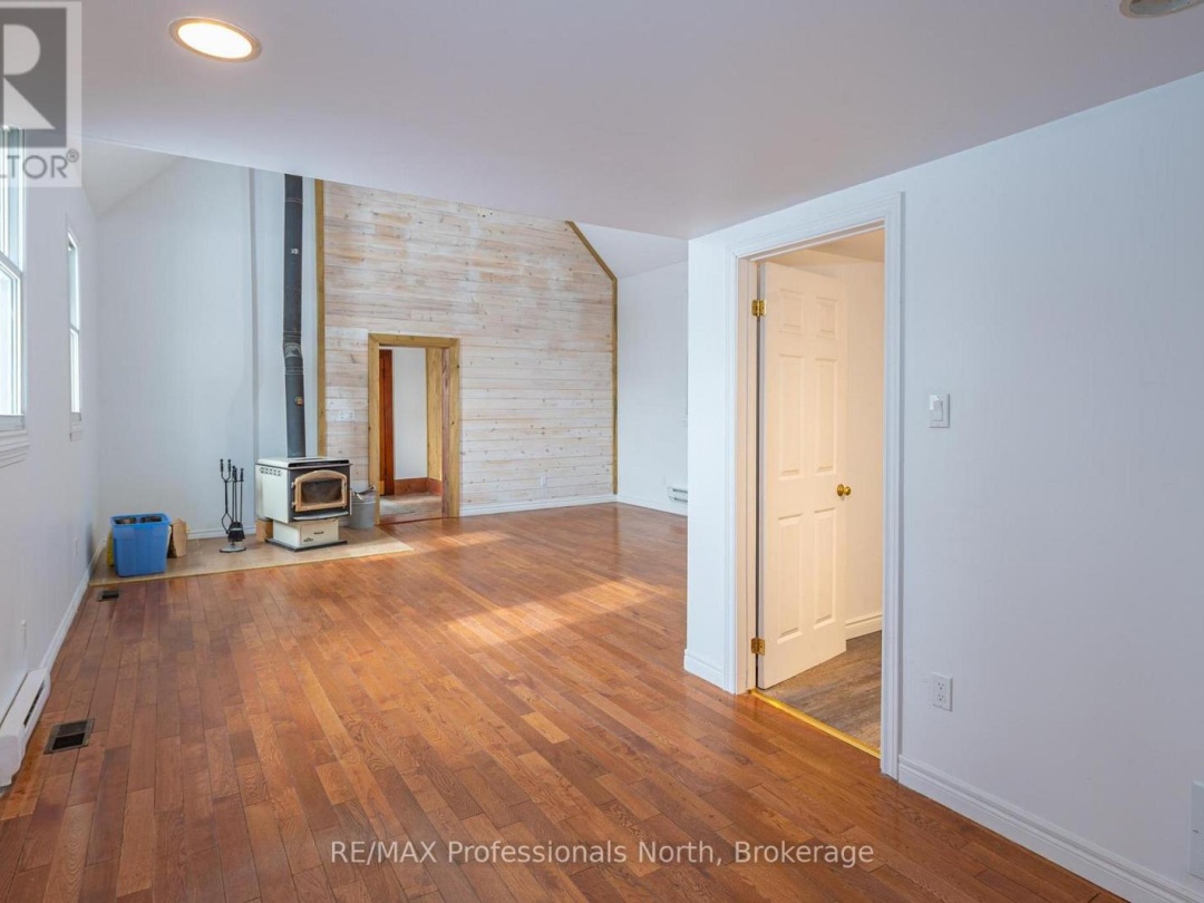 4 DICKSON STREET, Kawartha Lakes (Kinmount)
