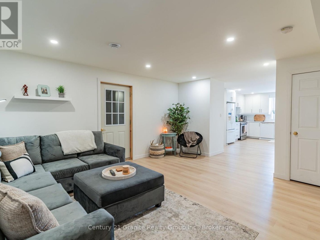 8 MCKAY STREET, Minden Hills (Anson)