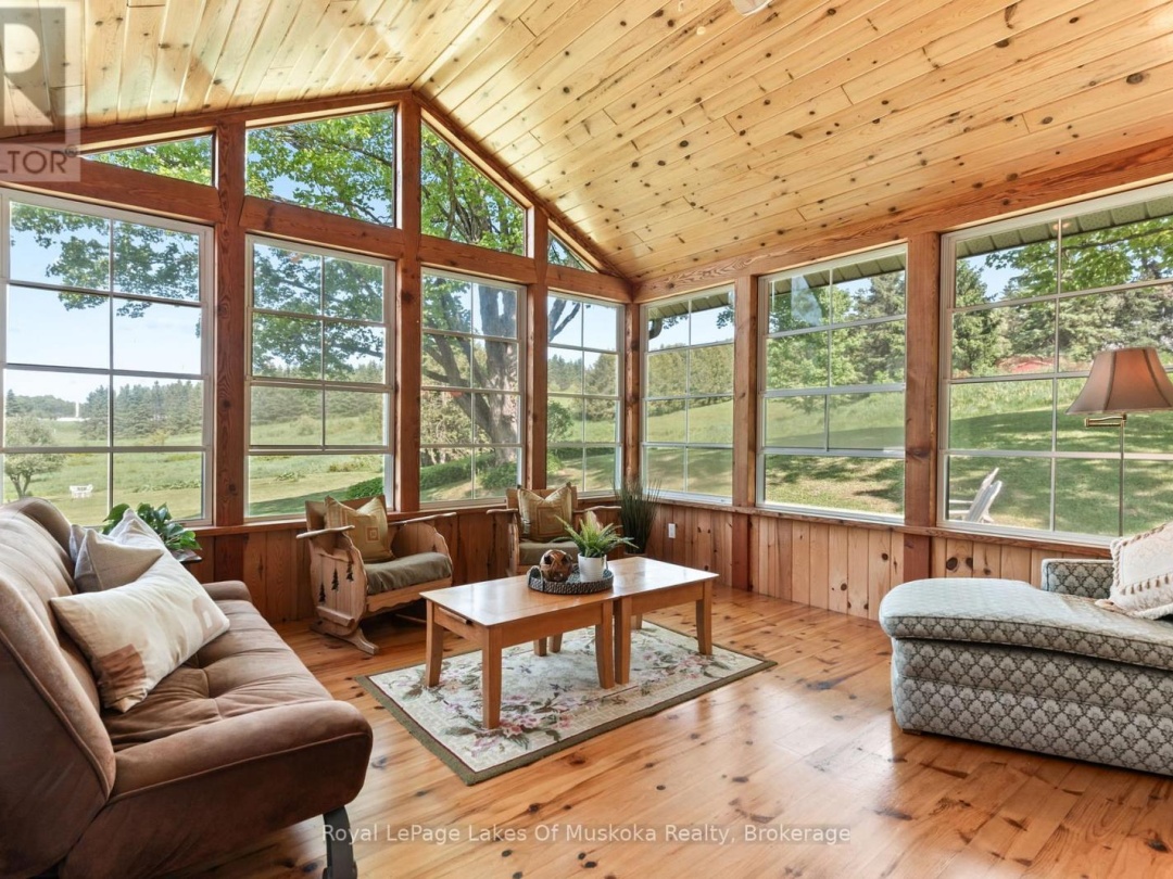 229 FRASERBURG ROAD, Bracebridge (Macaulay)