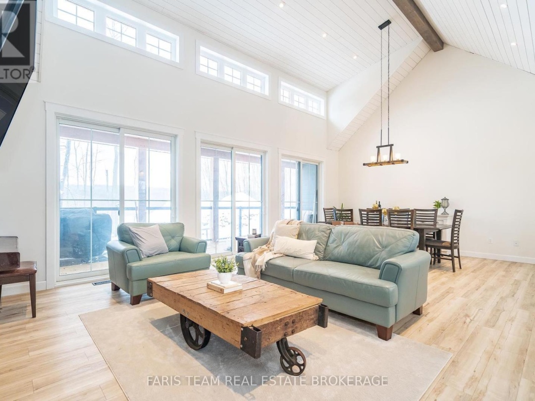 32 LEISURE COURT, 