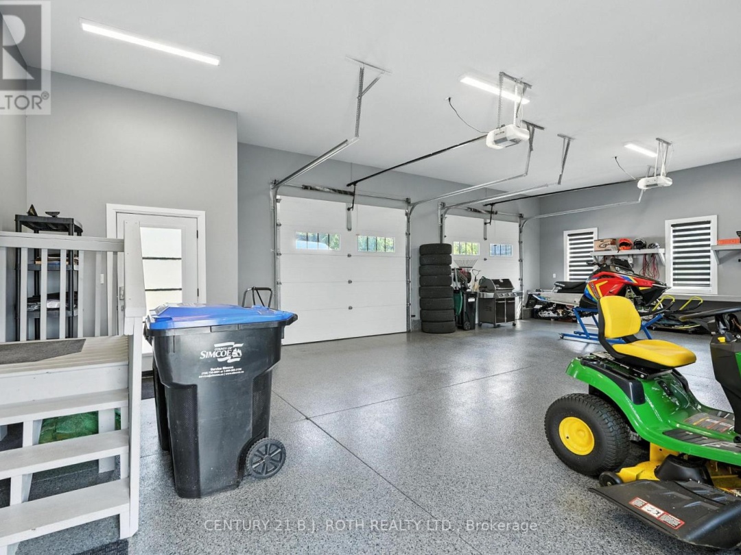 3510 BRENNAN LINE W, 