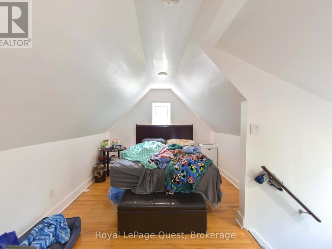 120 BRANT STREET E, 