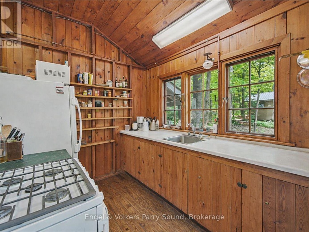 53 BIRDWOOD LANE, Harris Lake