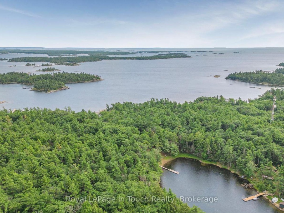 B207-10 WAHSOUNE ISLAND, Georgian Bay