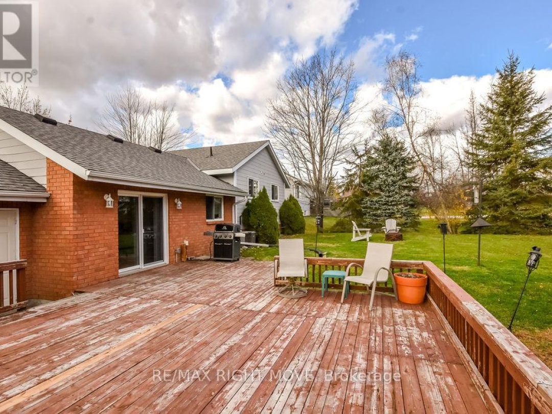 3811 LEO CRESCENT, Barnstable Bay
