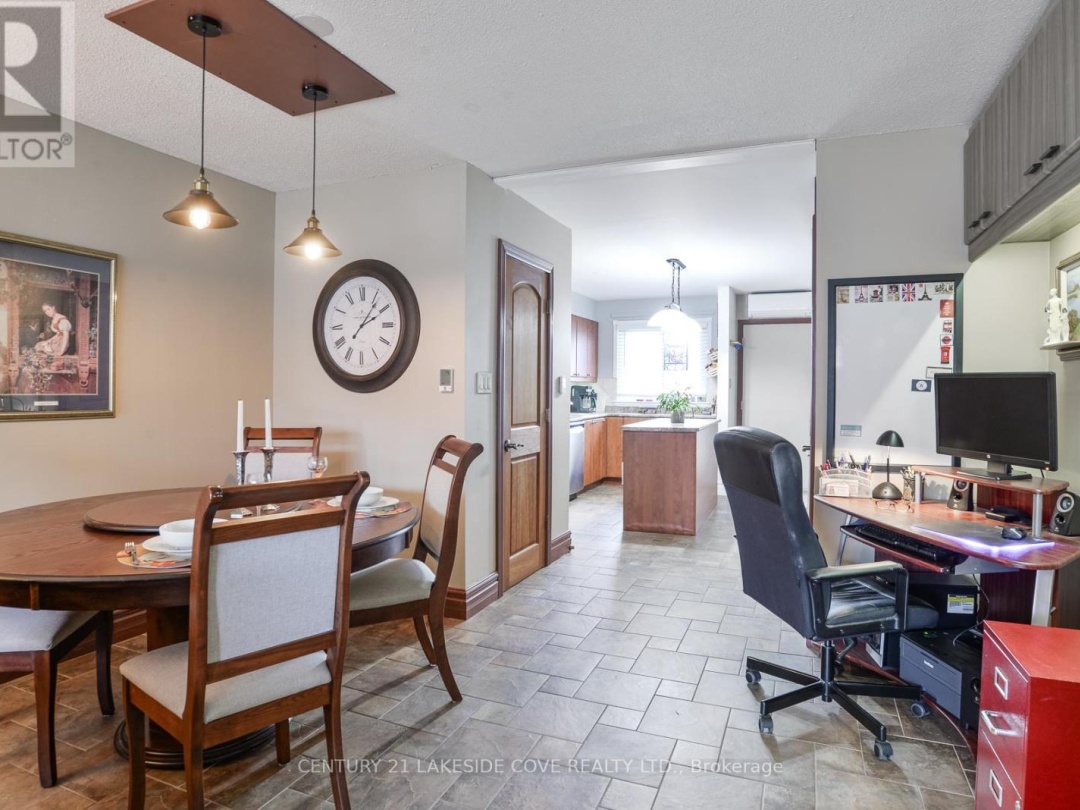 UNIT 29 - 1 PARADISE BOULEVARD, Lake Simcoe