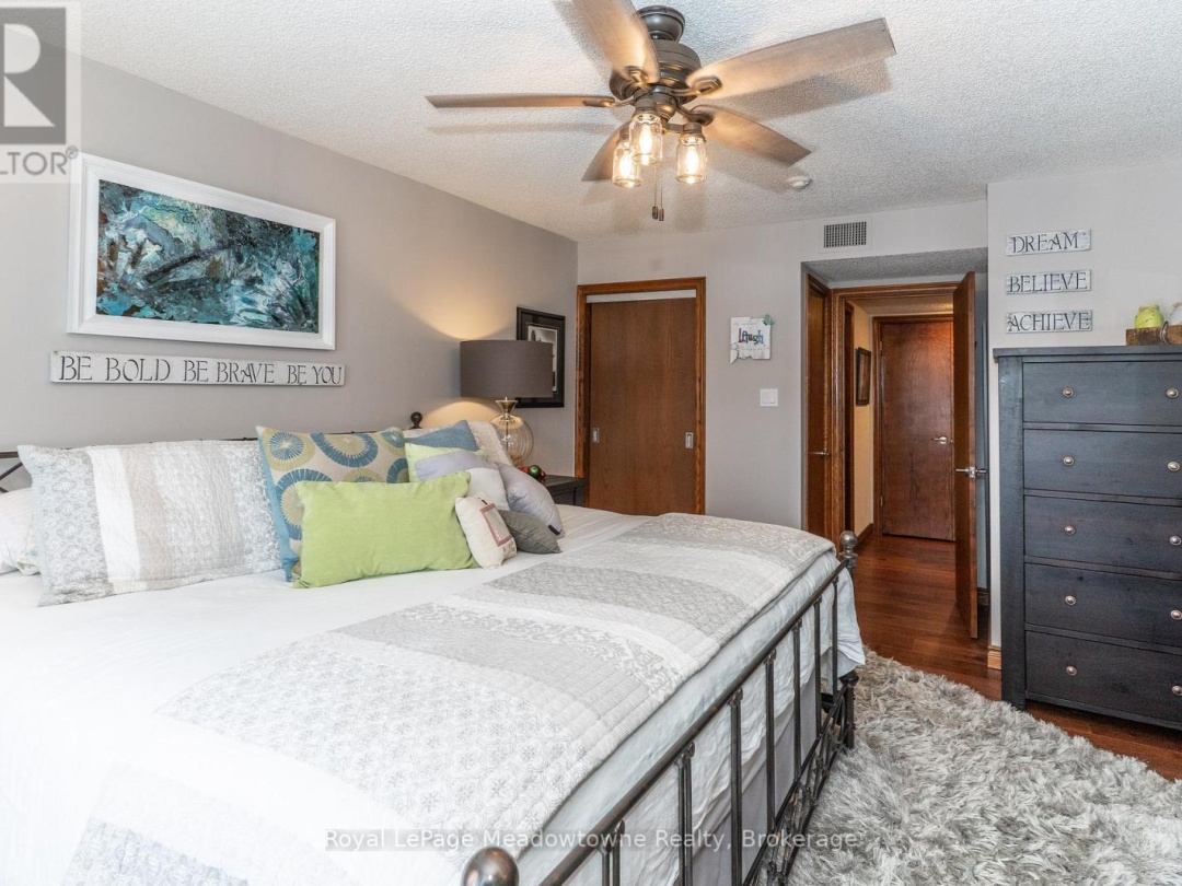 301 - 34 DEERHURST GREENS ROAD, Peninsula Lake