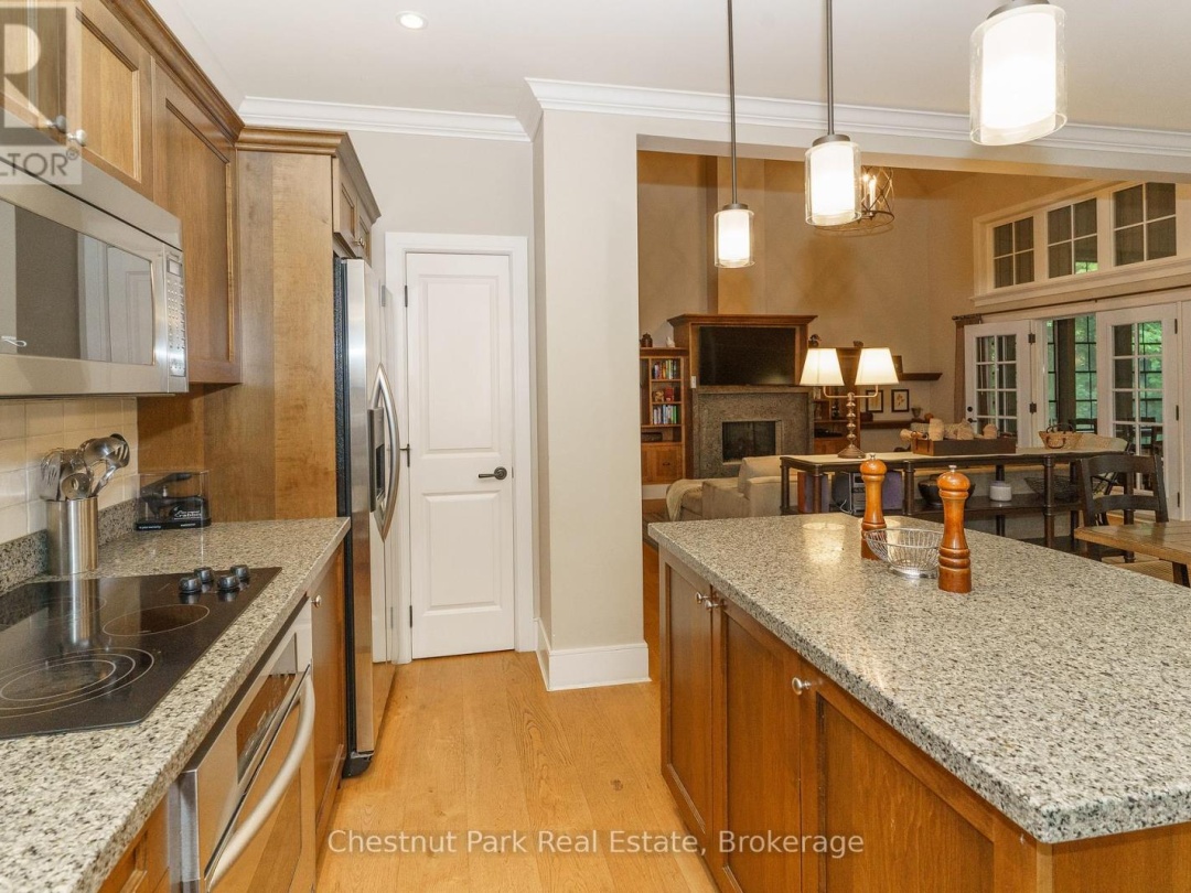 501 GLEN ABBEY WAY E, 