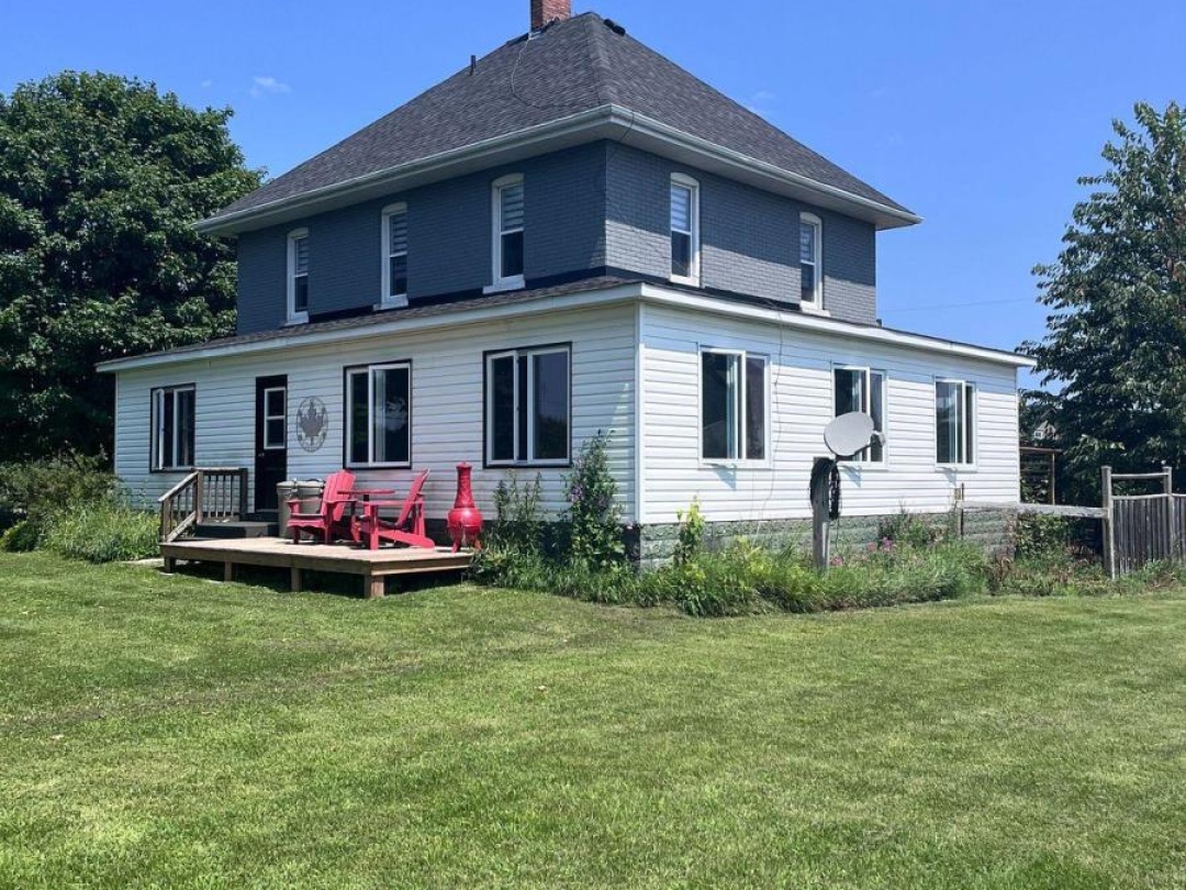 31 BLUE BAY LANE, Cameron Lake