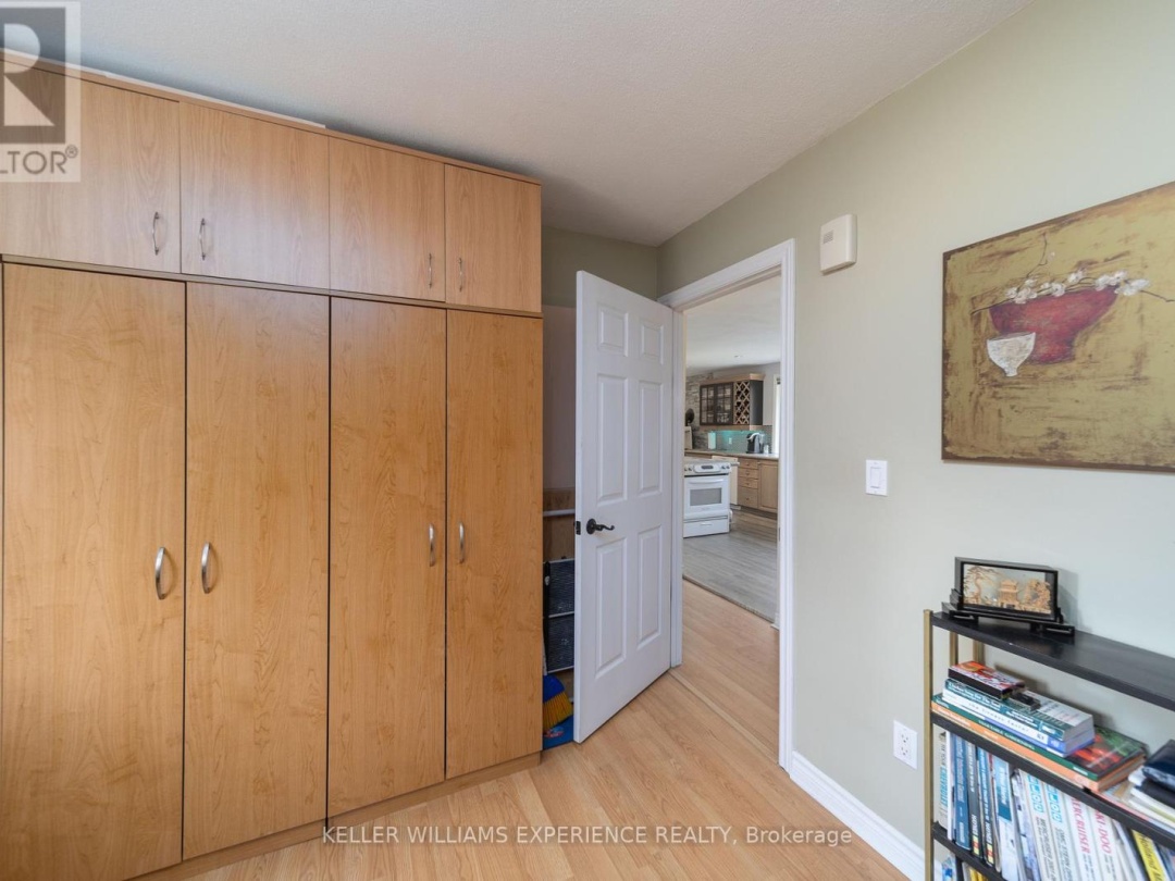 1936 PENINSULA POINT ROAD, Sparrow Lake