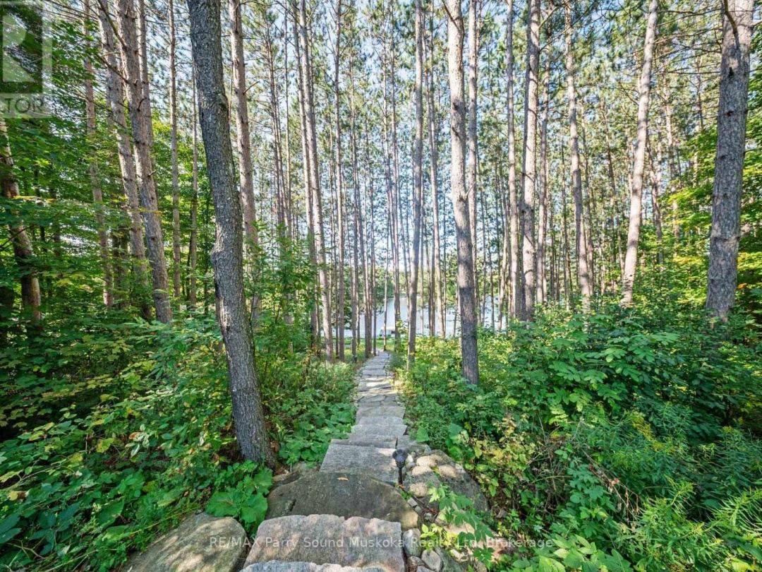 587 CENTRE ROAD, Manitouwabing Lake