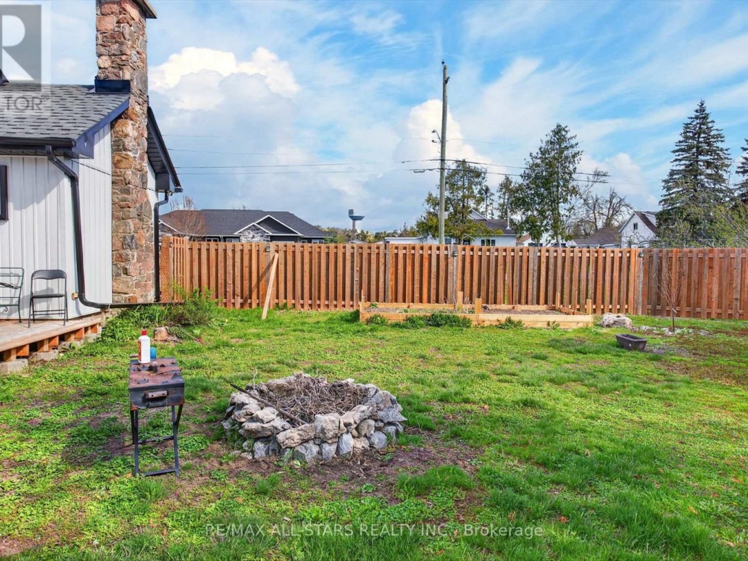28 PRINCE STREET W, Kawartha Lakes (Bobcaygeon)