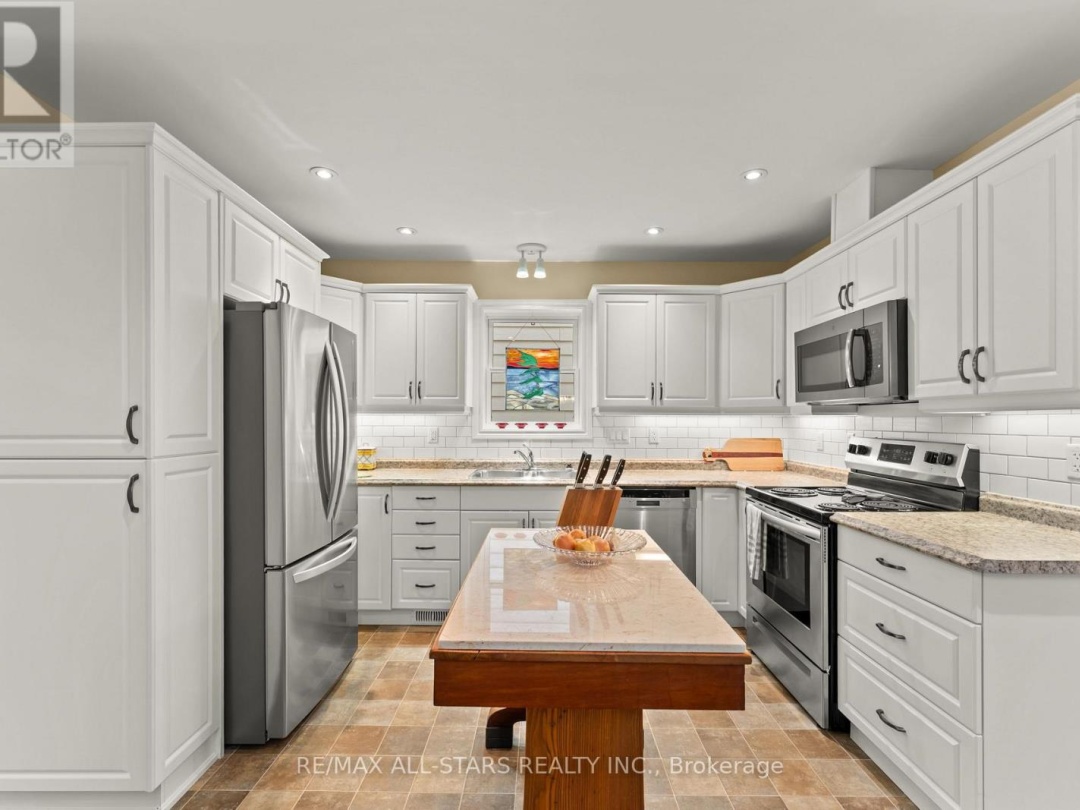 22 DEANE STREET, Kawartha Lakes (Fenelon Falls)