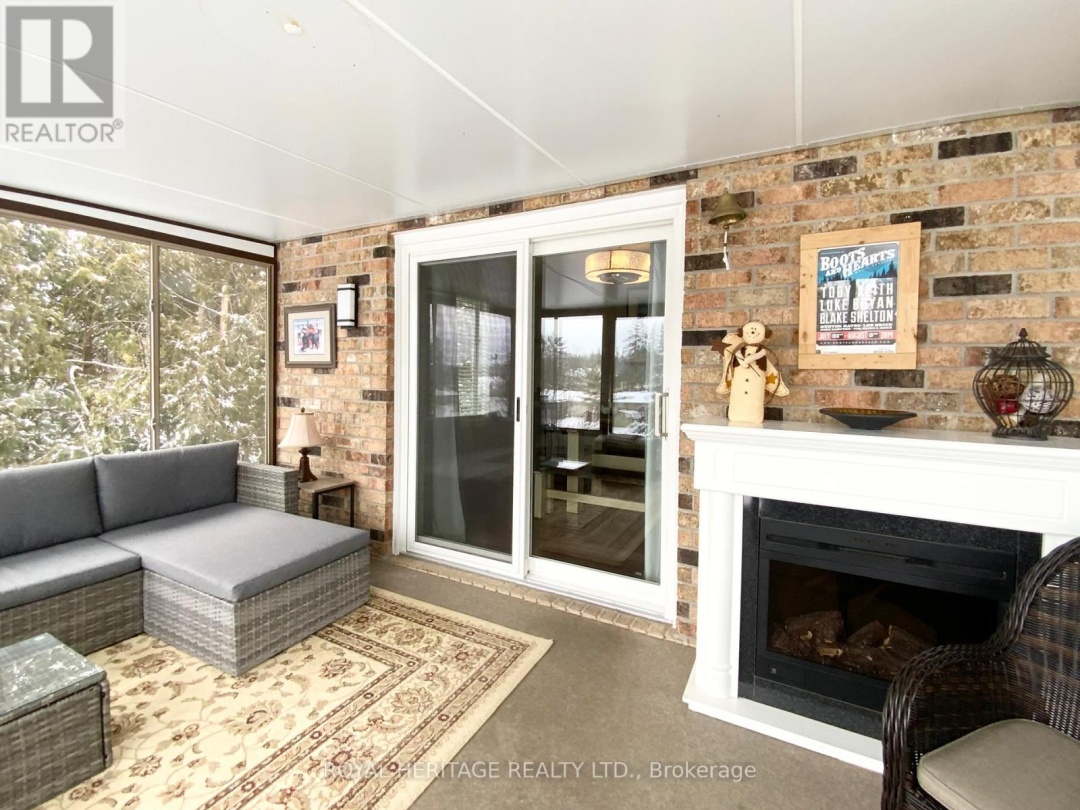 205 PIRATES GLEN DRIVE, Pigeon Lake