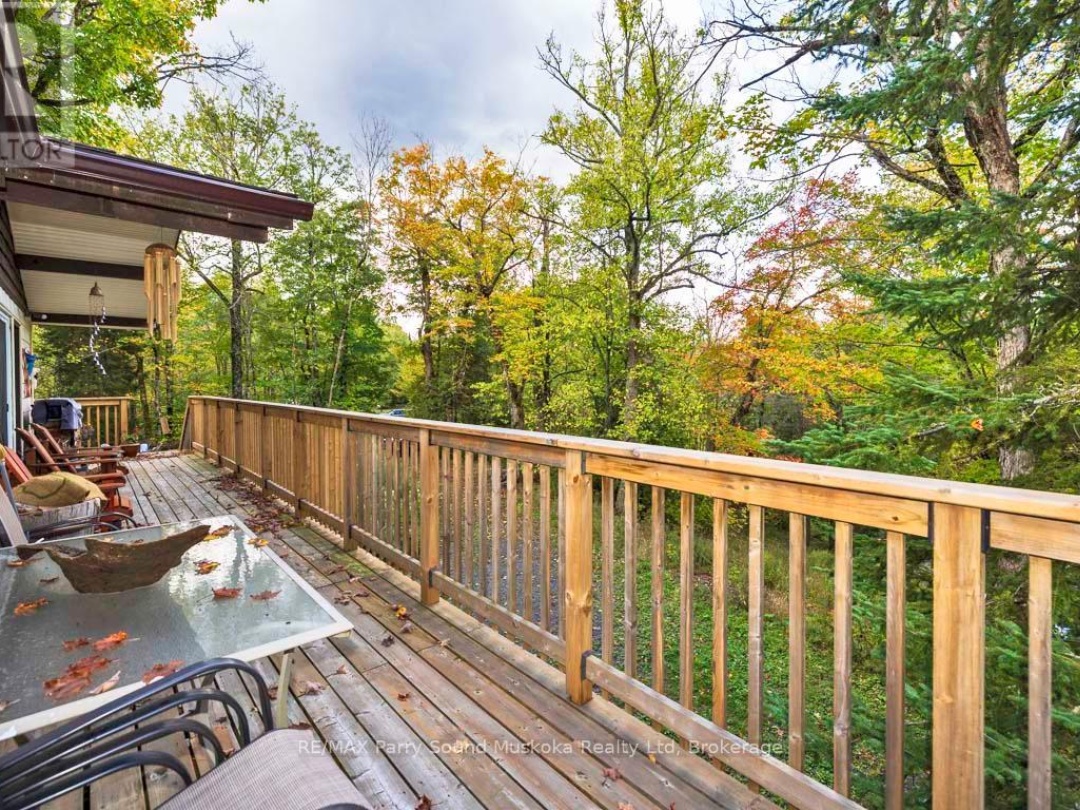 37 LYNBERRY DRIVE, Little Seguin River