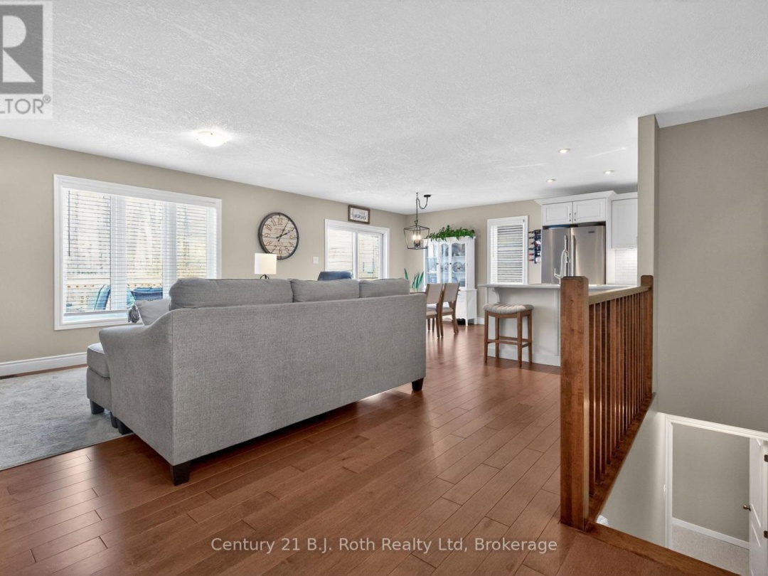 24 HUNTER AVENUE, Tay (Victoria Harbour)