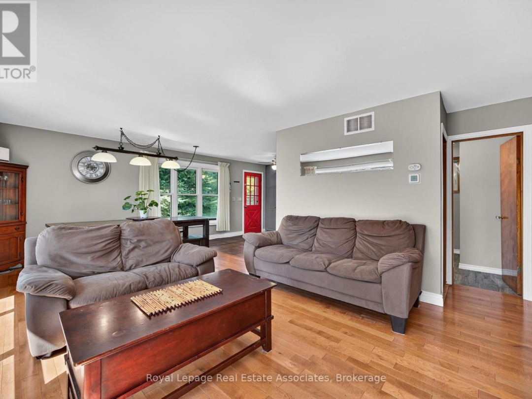 389 FALCON ROAD, Lake Vernon