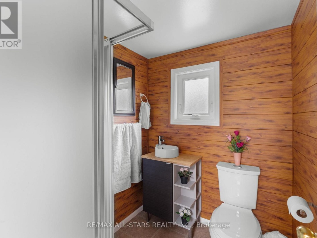 3 REGATTA STREET, Sturgeon Lake