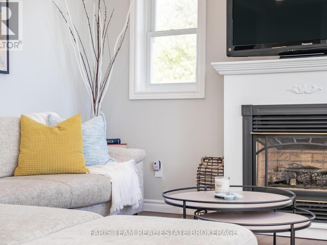 282 ROBINS POINT ROAD, 