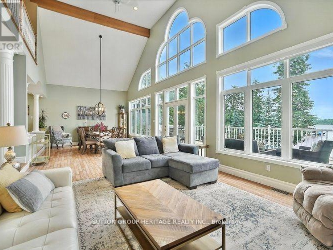 400 FRONT STREET W, 