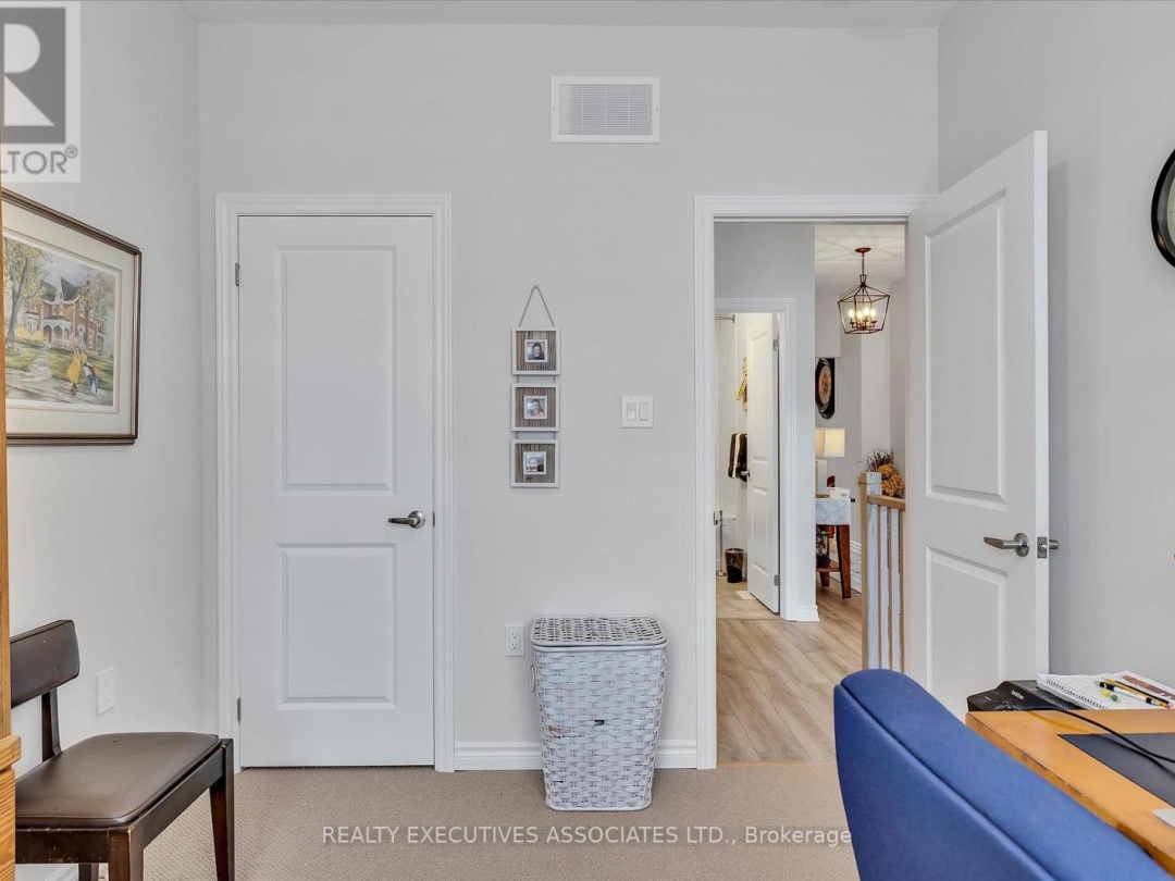 36 - 17 LAKEWOOD CRESCENT, 