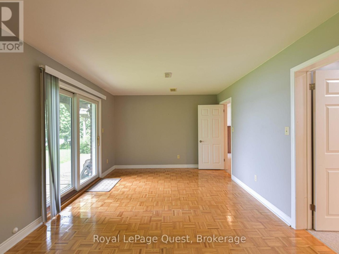 27 HEYDEN AVENUE, Lake Simcoe