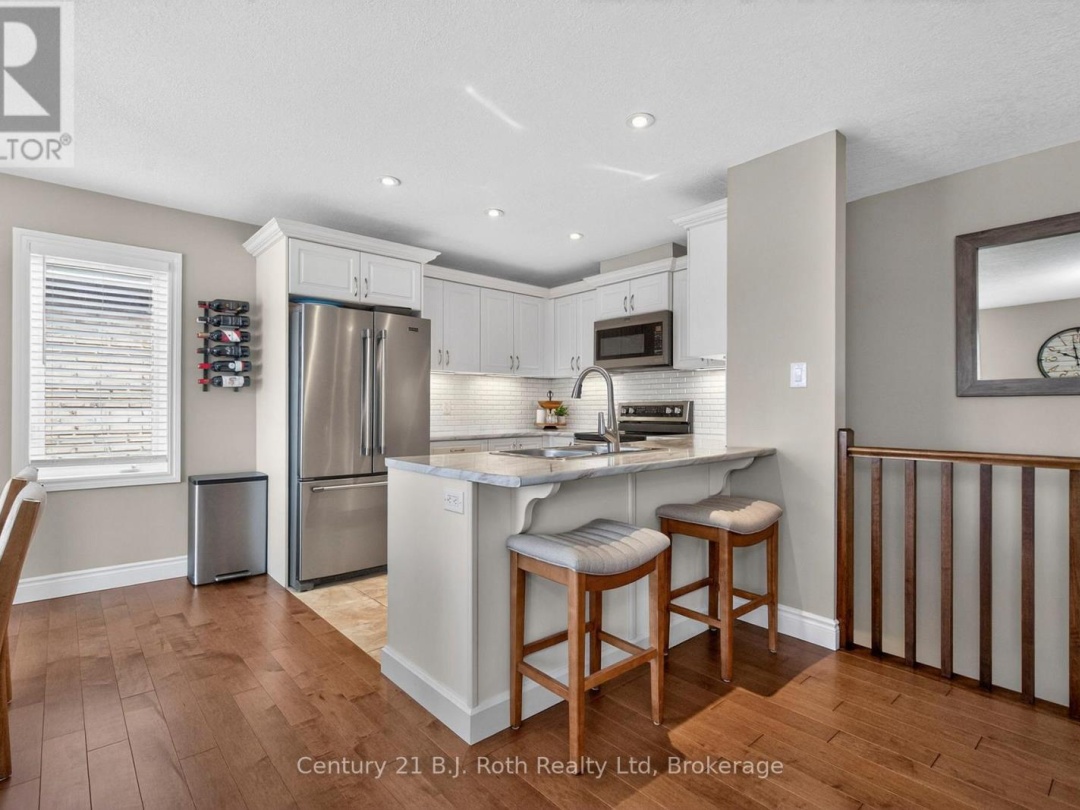 24 HUNTER AVENUE, Tay (Victoria Harbour)