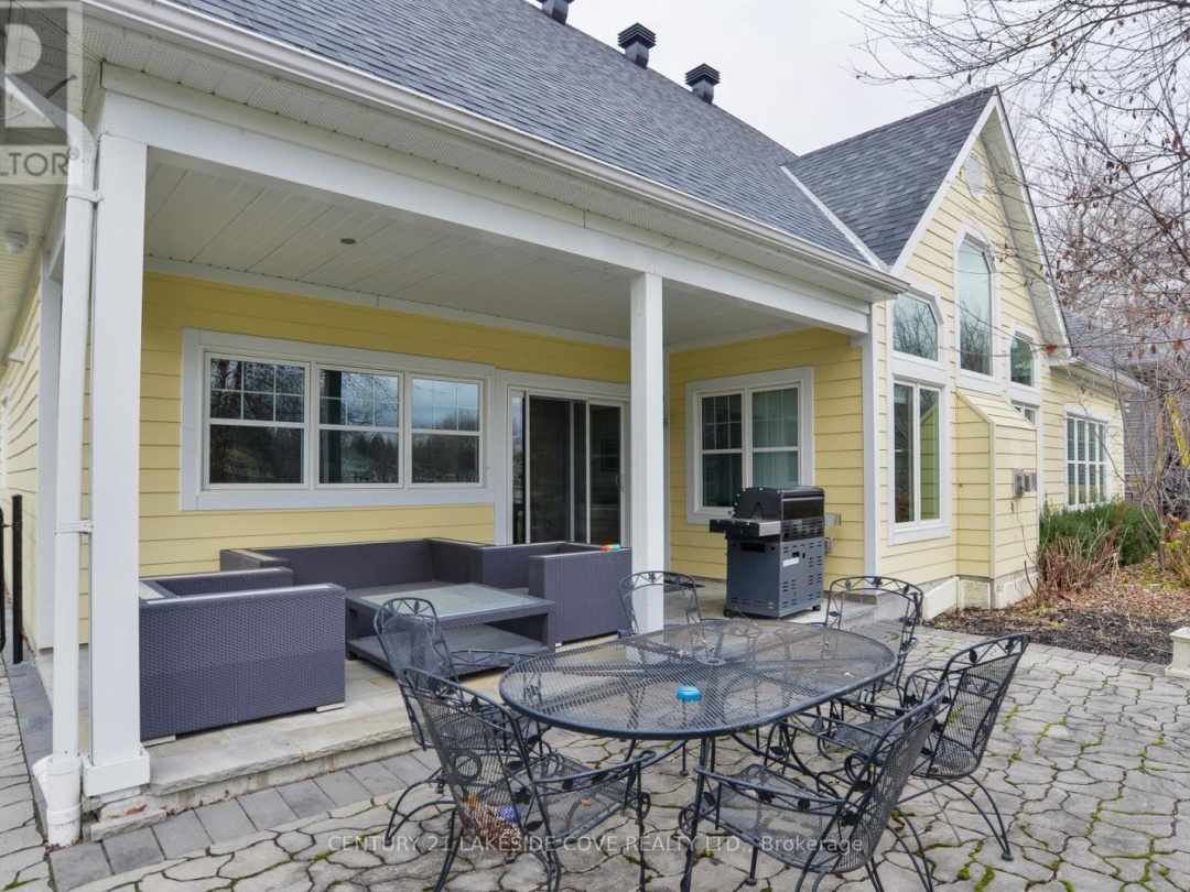 51 Ridge Avenue, Lake Simcoe