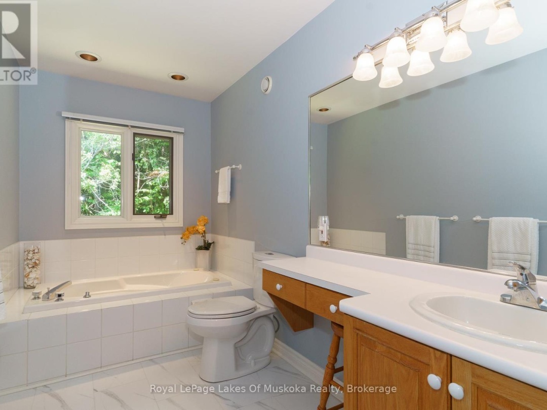 1020 AMELIA CRESCENT, Gravenhurst (Morrison)