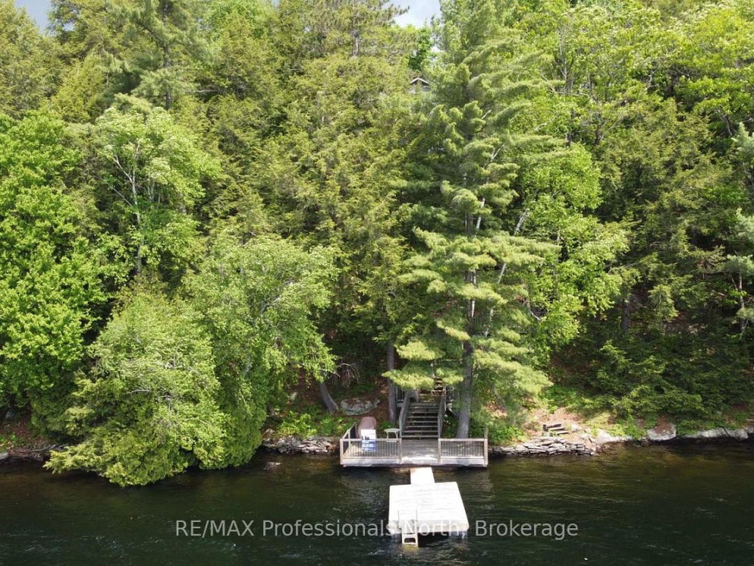 5997 KENNISIS LAKE ROAD, Kennisis Lake