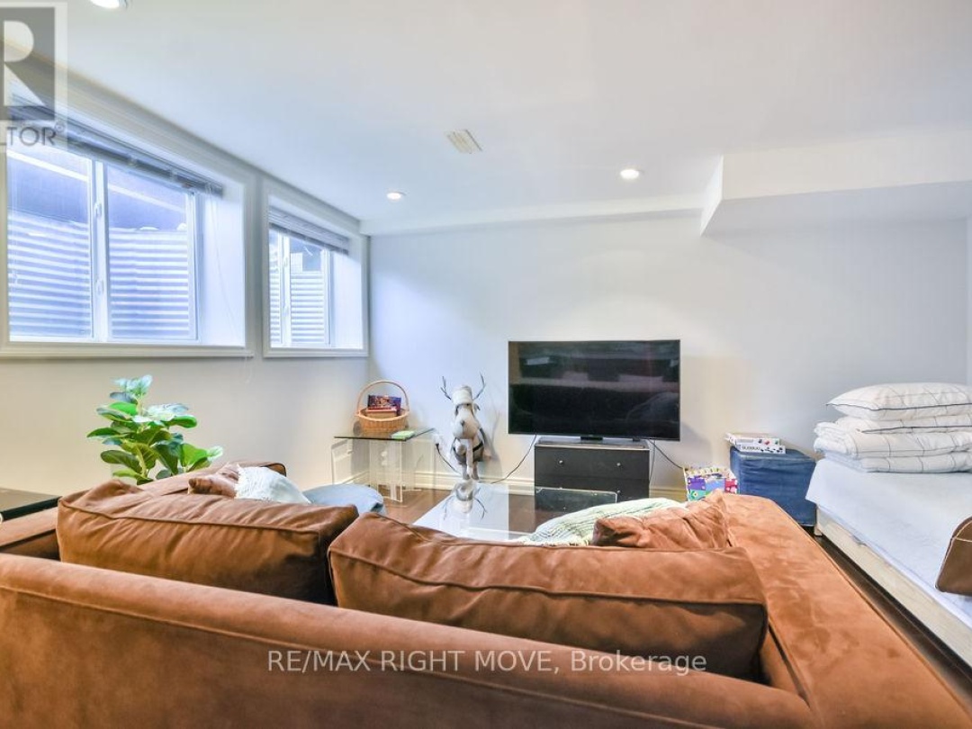28 - 10 INVERMARA COURT, Lake Simcoe