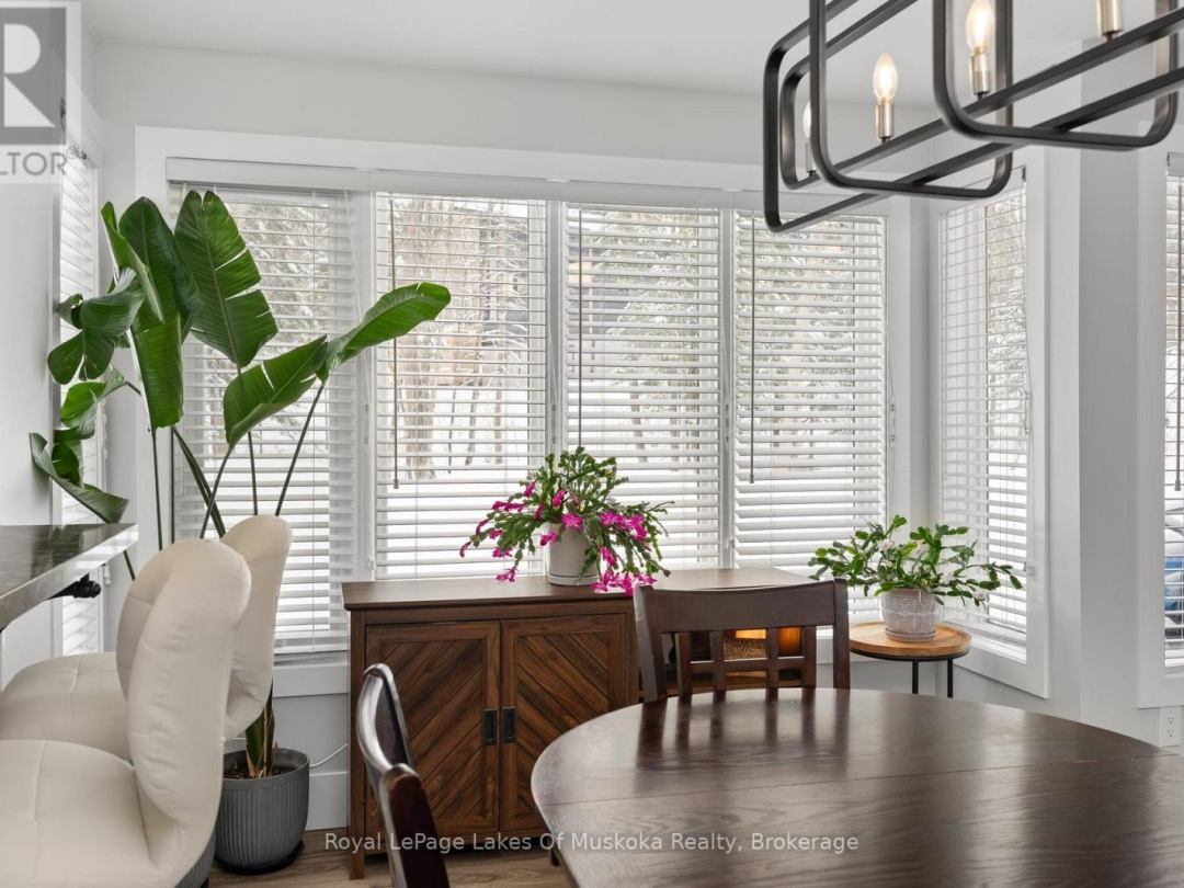 4 - 1551 HIDDEN VALLEY ROAD, Peninsula Lake