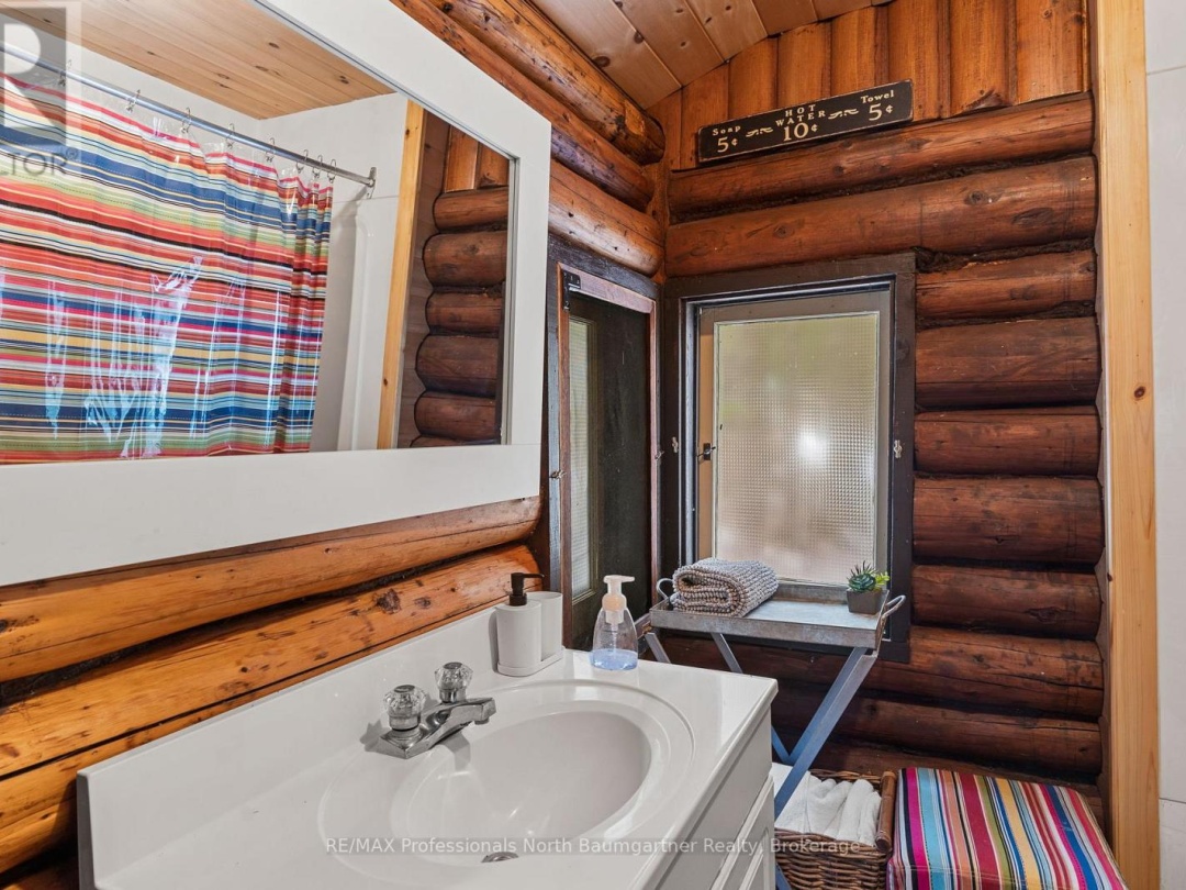 1012 COULSON LANE, Gooderham Lake