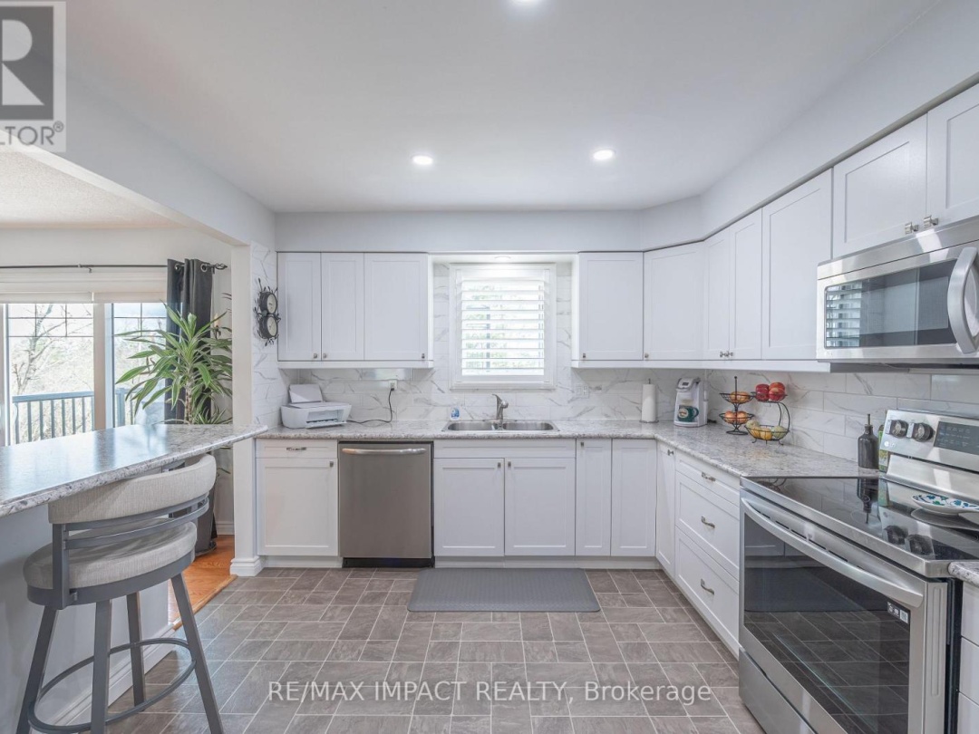 10 CEDARTREE LANE, Kawartha Lakes (Bobcaygeon)