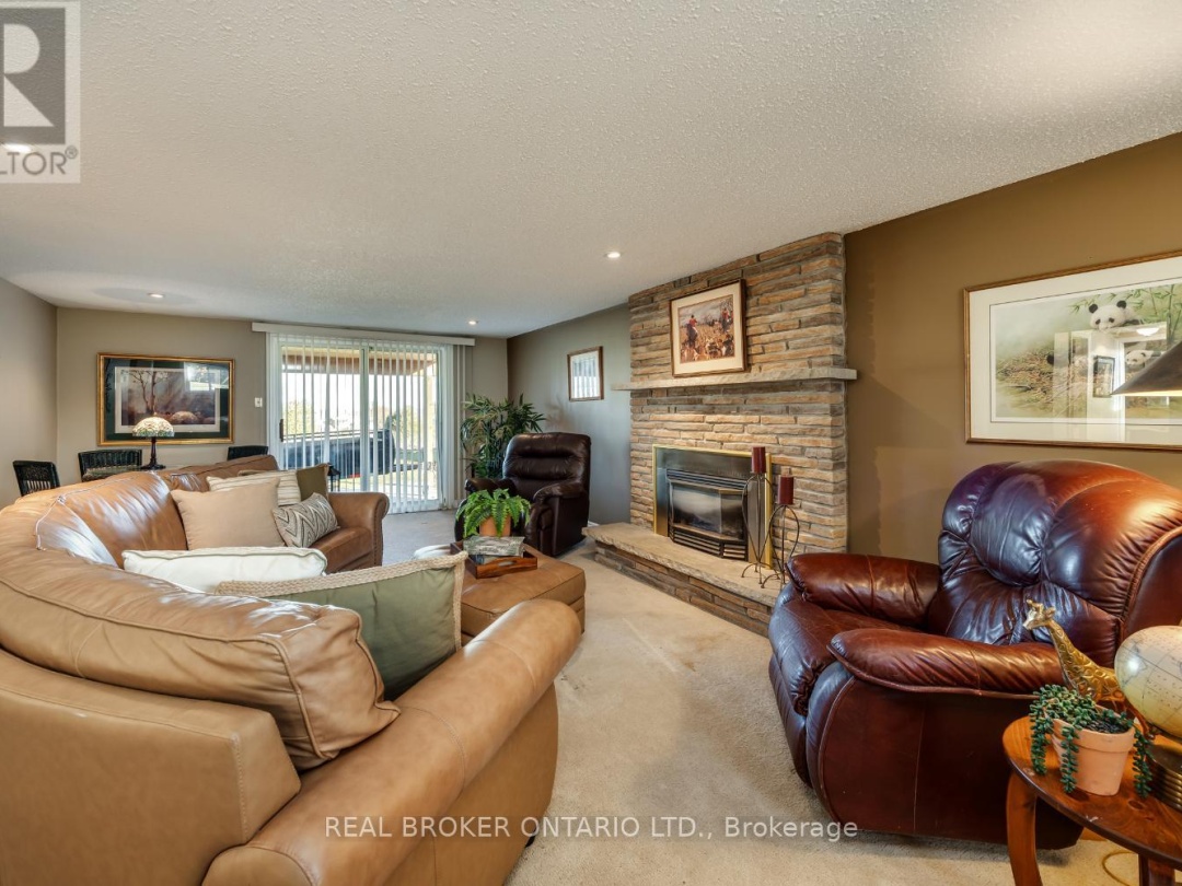 307 THE CAPTAIN'S CORNER, 