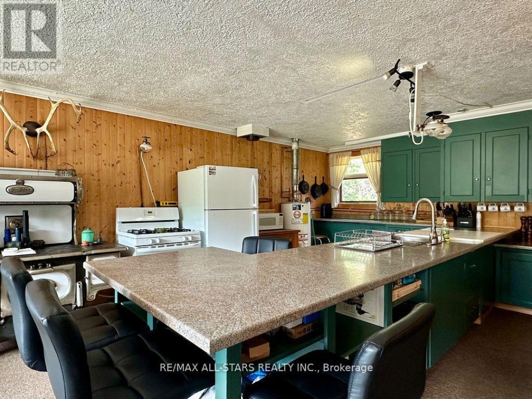 380 LEDGE ROAD, Trent Lakes