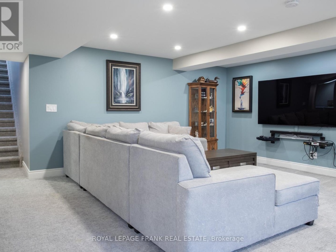 15 HALLETT CRESCENT, 