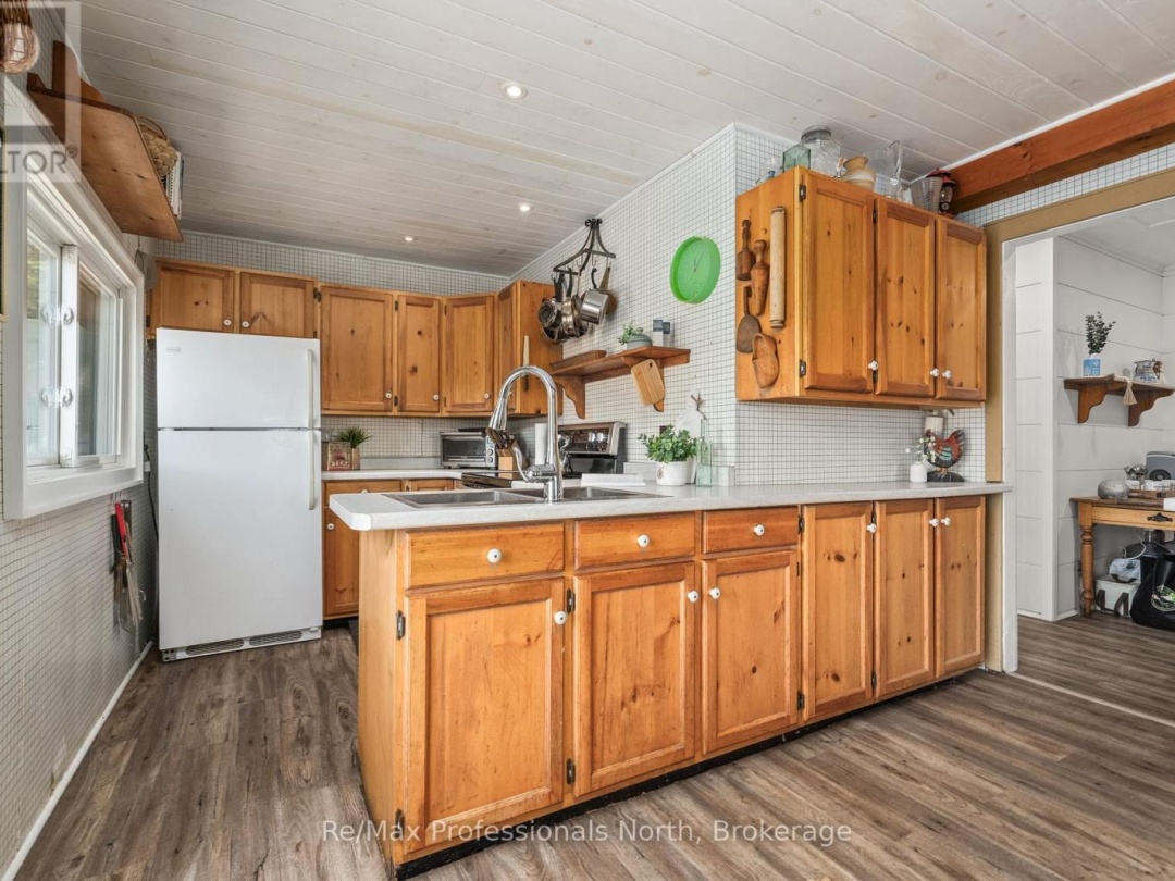 61 ISLAND 26LM ISLAND, 