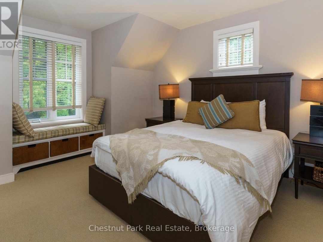 501 GLEN ABBEY WAY E, 