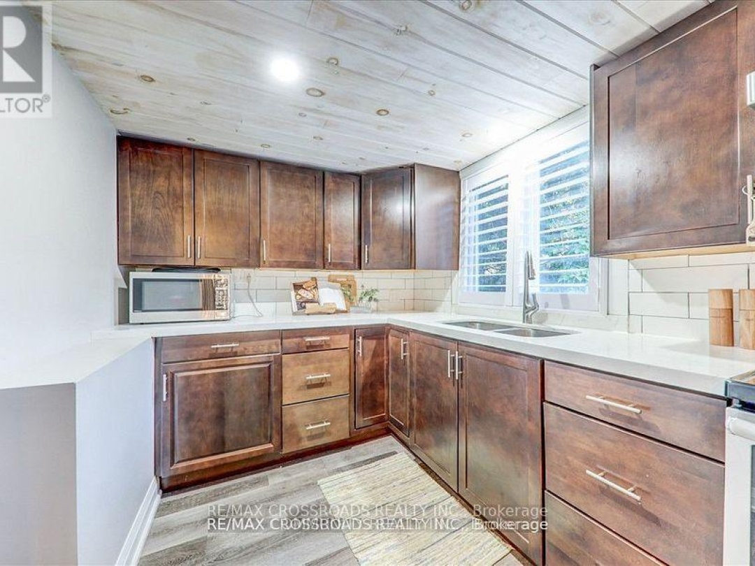 5794 VICTORIA PARK ROAD, 
