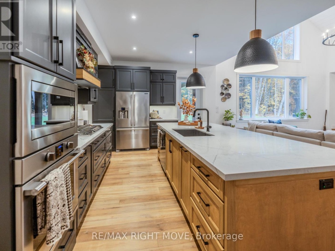 1025 Davis Drive, Gravenhurst